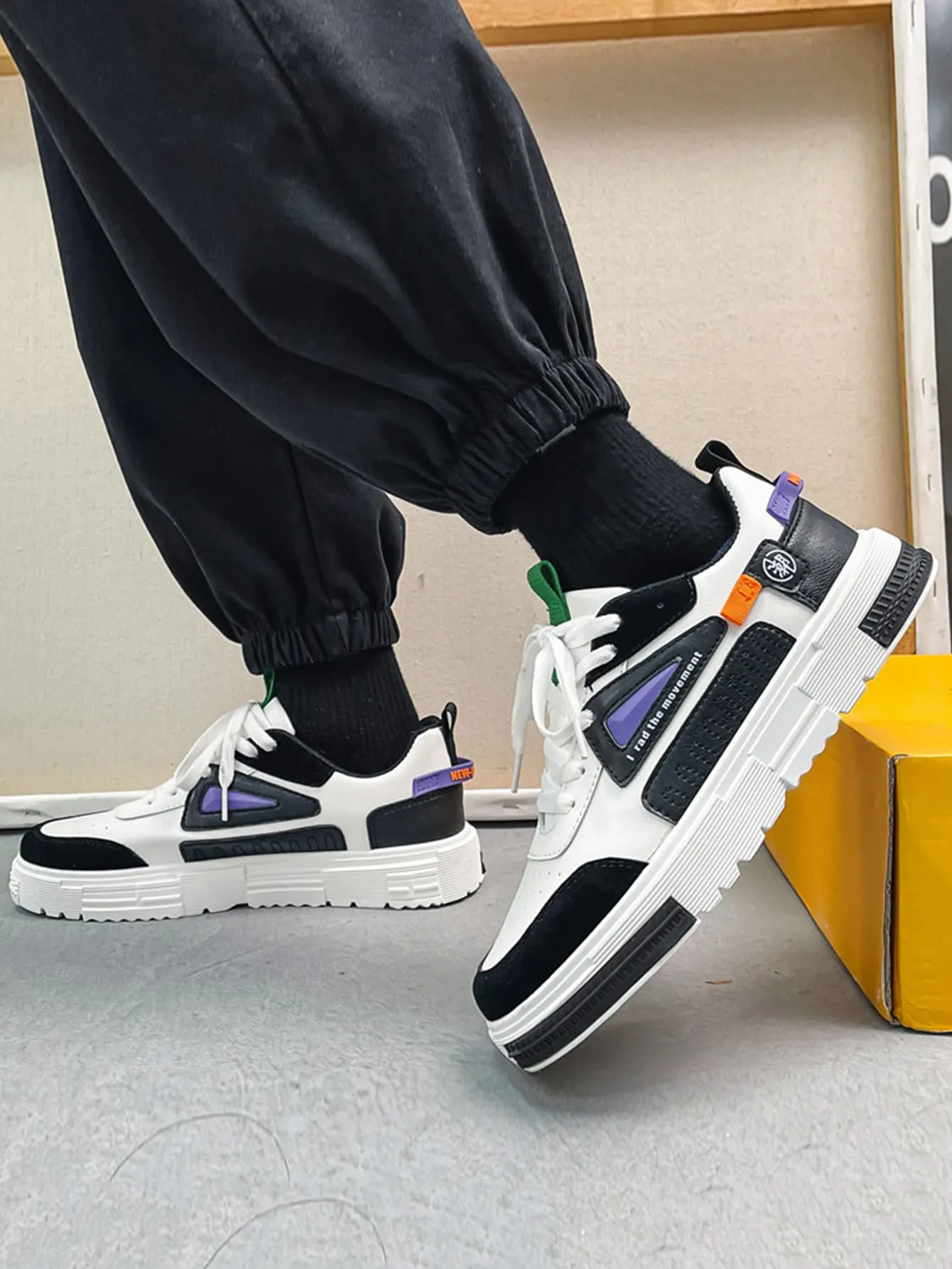 Men Casual Slogan Graphic Colorblock Lace-up Front Skate Shoes
