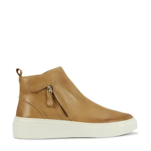 MINIMALIST LEATHER HIGHTOP SNEAKER