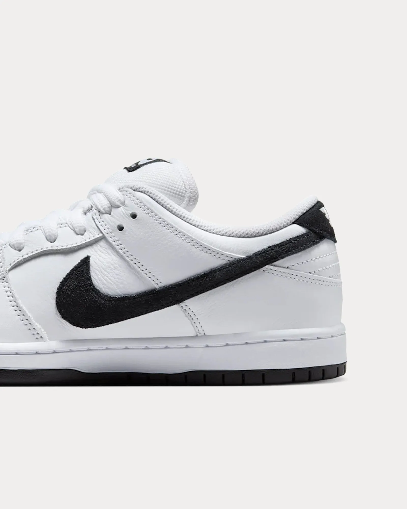 SB Dunk Low Pro White / Black Low Top Sneakers